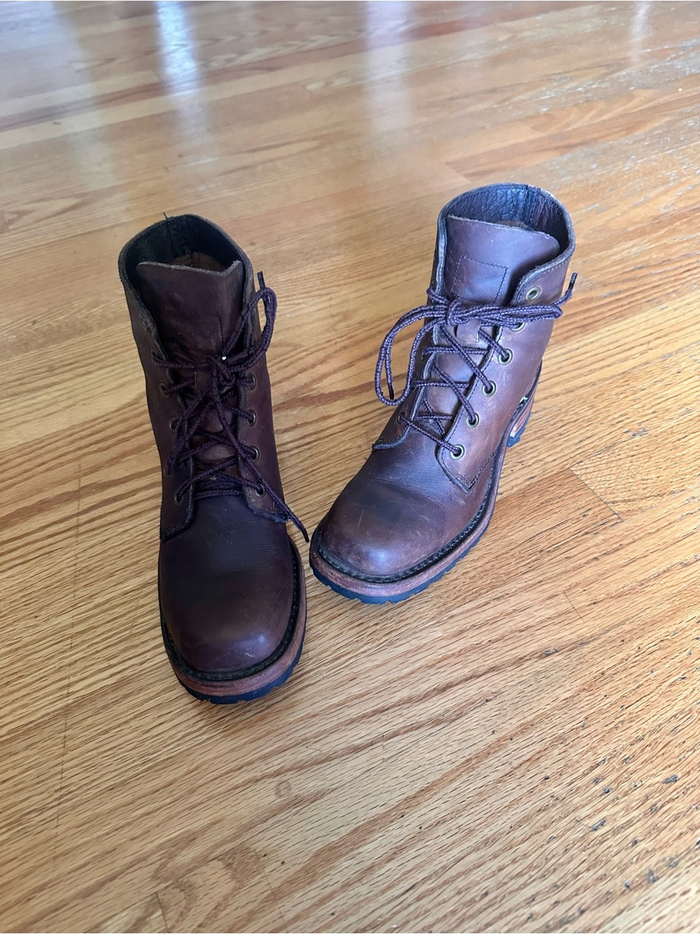 Frye Campus women’s Brown Leather Lace-Up Boots.. RARE